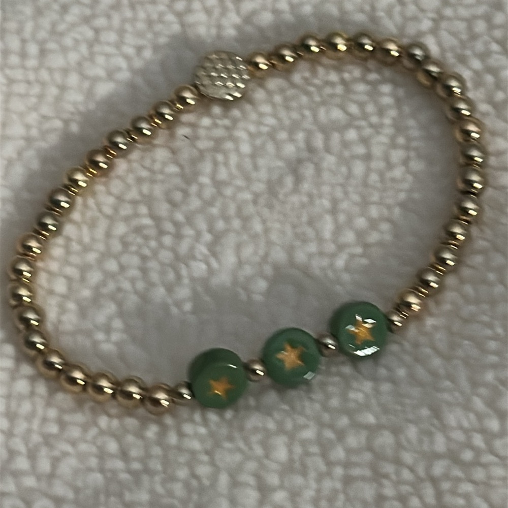 Marlyn Schiff Gold tone beads in Stretchy Bracelet with green beads Details 3 mm